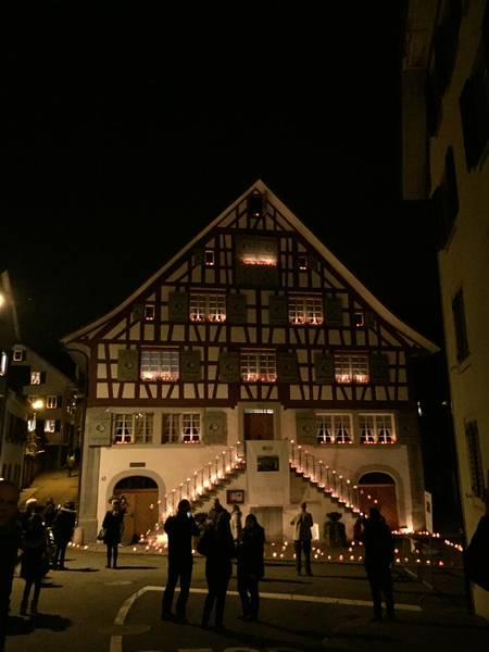 Fachwerkhaus mit Räbentreppe, Räbechilbi Richterswil 2018 (Dorf, Dekorierte Häuser)