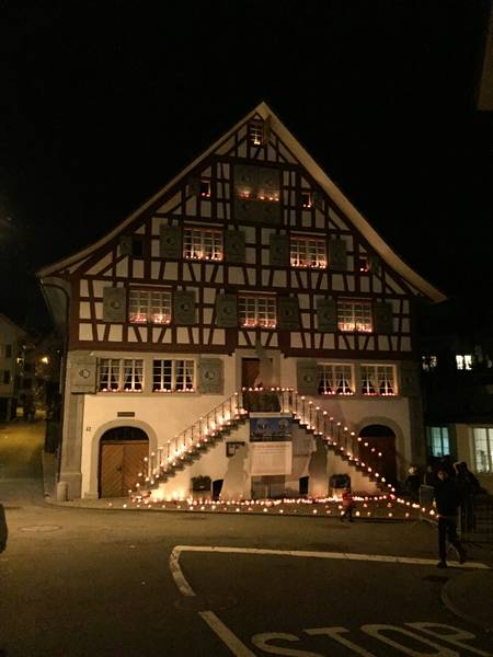 Fachwerkhaus mit Räbentreppe, Räbechilbi Richterswil 2019 (Dorf, Dekorierte Häuser)
