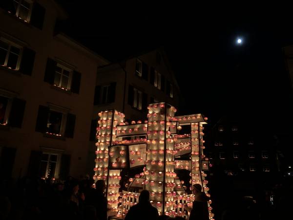 Die Trauben pressen – Turnverein Richterswil, Räbechilbi Richterswil 2019 (Traubenpresse, Trauben)