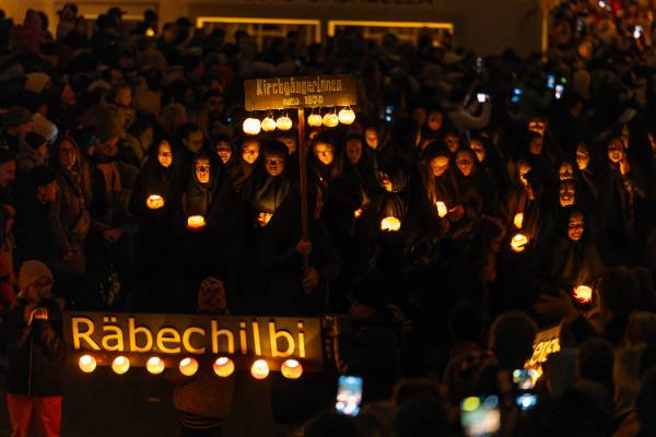 Kirchgängerinnen, Räbechilbi Richterswil 2024